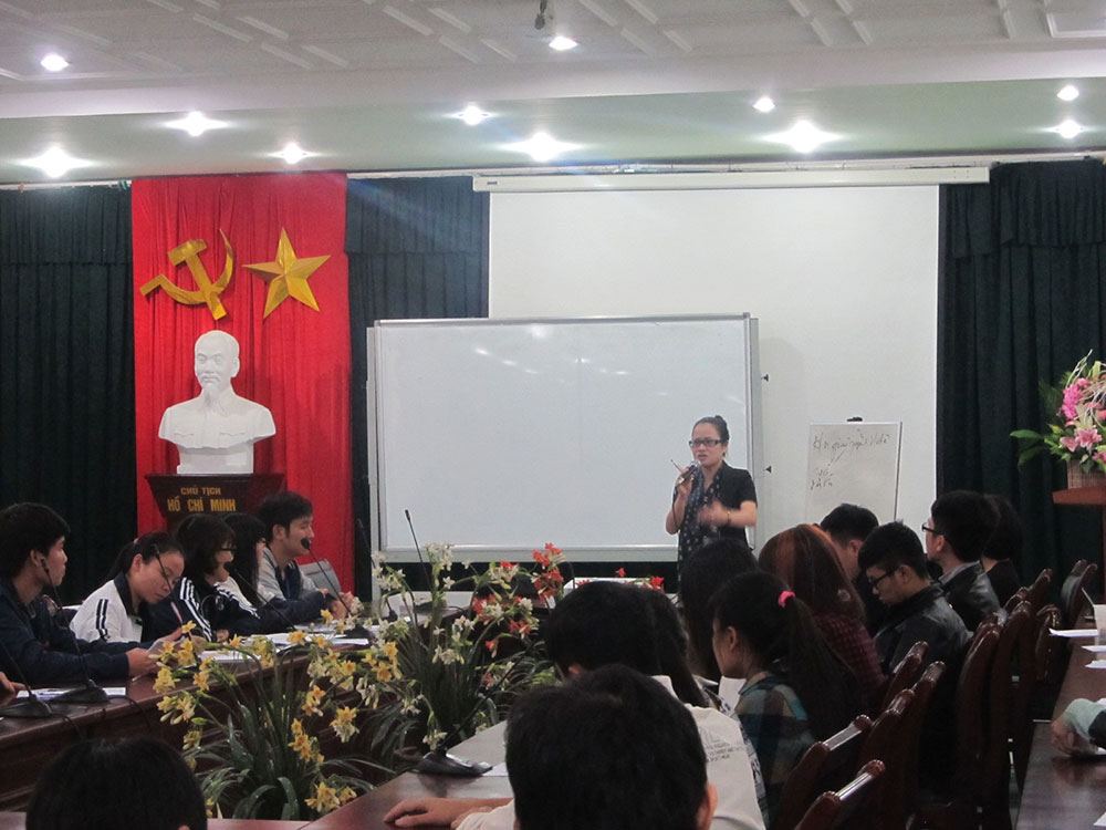 cung-chuyen-gia-pham-hien-thao-luan-ve-thuc-trang-sinh-vien-hien-nay